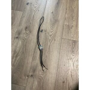 VINT 1992 BOLO TIE PEWTER SISHIYOU BUCKLE CO. NUMBERED SHIELD FEATHERS ENAMEL